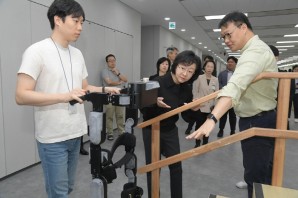 식약처, 의료로봇 연구·개발 현장 방문